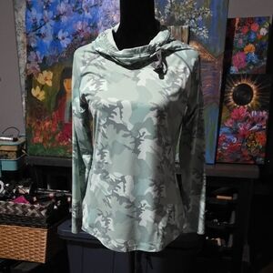 Patagonia Women's Long Sleeve Camo Top - Green